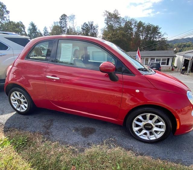 2017 FIAT 500 Pop's photo