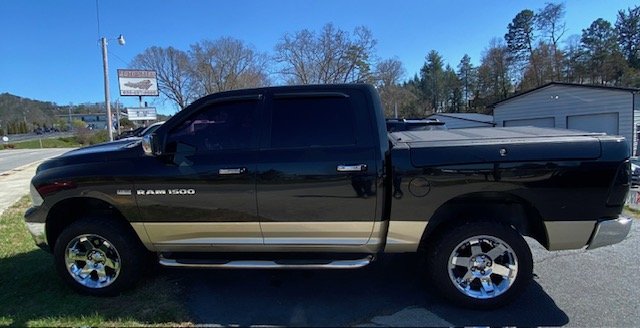 2011 RAM 1500 ST 4x4 Crew Cab's photo